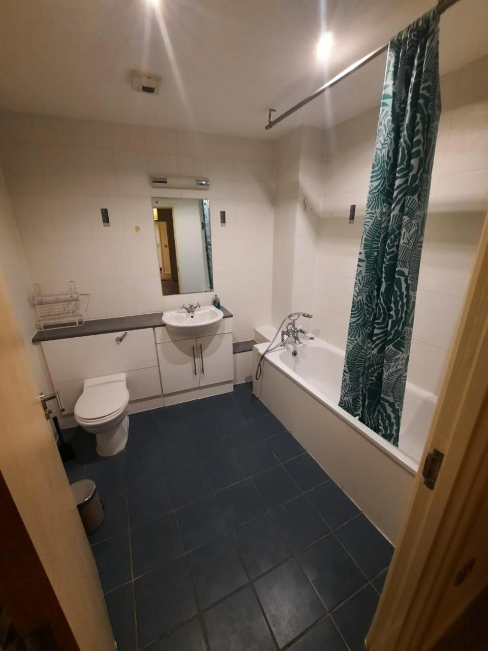 Room In Cardiff City Center - Swiftstay エクステリア 写真